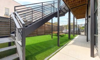 East Austin Condo - 2 Bedrooms & Parking