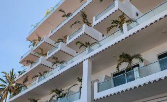 The Paramar Beachfront Boutique Hotel with Breakfast Included - Downtown Malecon