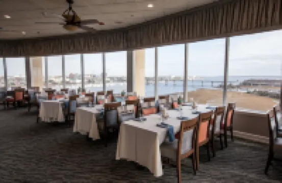 Holiday Inn CHARLESTON-RIVERVIEW by IHG