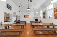 โรงแรมแคลิโดเนียน โมเทล