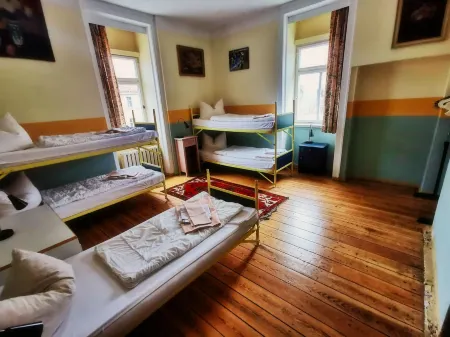 Hummel Hostel - Historische Stadtvilla Mit Garten Отели рядом с достопримечательностью «University of Weimar»