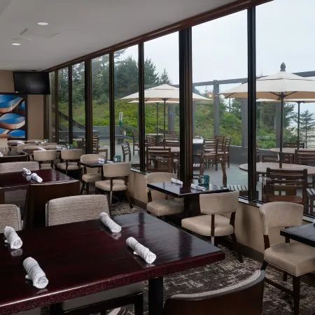 Best Western Plus Agate Beach Inn