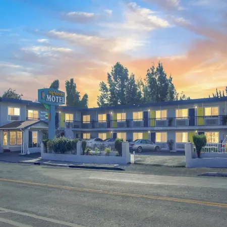 Highlander Motel