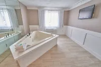 Hyannis Plaza Hotel - Hot Tub