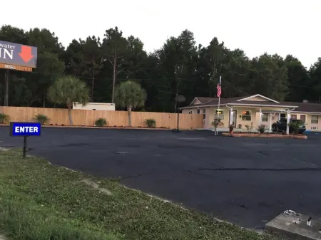 Blackwater Inn Milton Отели рядом с достопримечательностью «Парк Карпентерс»