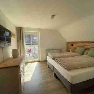 Raft home | forest view | child and pet friendly! Rooms