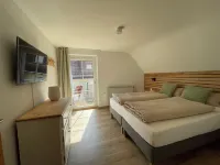 Raft home | forest view | child and pet friendly!