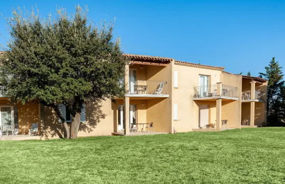 渣油格蘭德阿維農高爾夫酒店