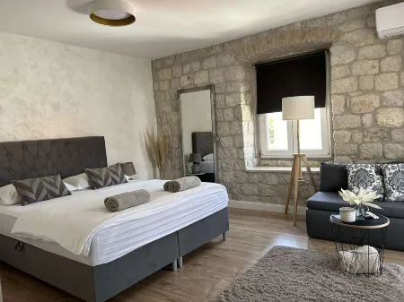 Guest House Klaudija Отели в г. Трогир