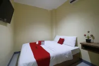 RedDoorz Near ITC Cempaka Mas Hôtels à : Jakarta-Nord