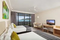 Rydges Esplanade Resort Cairns, an EVT hotel