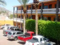 Hotel la Hacienda de la Langosta Roja - parking