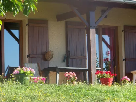 Croix Blanche Отели рядом с достопримечательностью «Eglise Saint-Irenee»