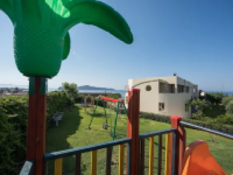 ครีแตน ดรีม รีสอร์ท และ สปา โรงแรมในStalos