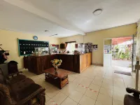 Hôtel - Appartement meublé " les Flots Bleu " Hoteles en Talatamaty