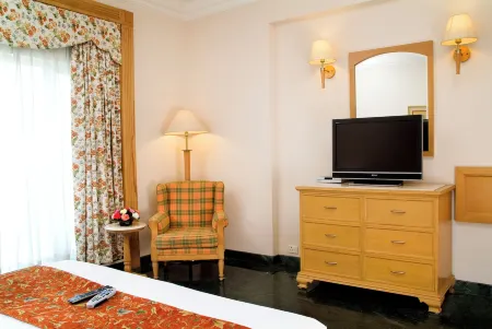 Savoy Suites Noida Отели рядом с достопримечательностью «CCD nt vee FC mm be fr j.mj»