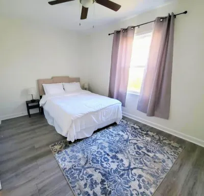 Lakewoodlyon Park Renovated Cottage Near Duke 28a Hotels near Duke University Chapel