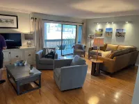 On the green! Enjoy awesome views, central location, ready for your tee time!