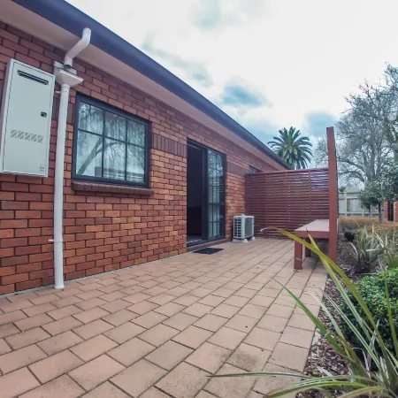 Albert Court Motor Lodge