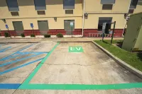 Quality Inn & Suites Monroeville South - parking
