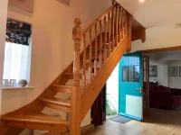 2-Bedroom Cottage with 2 Ensuites - Sleeps 6 Wifi ライのホテル