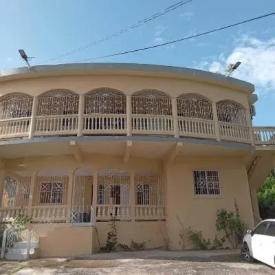 Unity Villa Hotels near Reading Beach