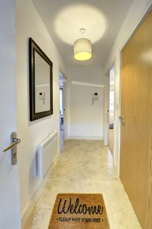 Lovely Flat in Kiln Close with Free Parking Отели рядом со станцией GLOUCESTER STATION RAILWAY STATION