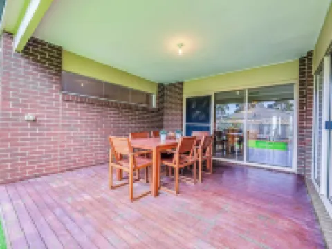 StayAU Spacious Stay Point Cook Hotels in Point Cook