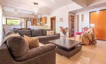 Phaedrus Living Moschato City Flat