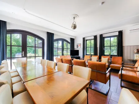 Atmospheric Country House in Asten on a Golf Course Отели в г. Астен