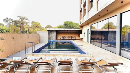 Pride Elite Daman Отели рядом с достопримечательностью «Мирасол Лейк Гарден»