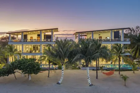 Villas at Coco de Playa Отели в г. Surfside