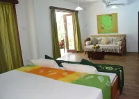 Muthu Nila Hotels in Kamburugamuwa