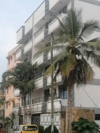 Lux Suites Carina Studio Apartments