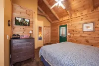 Sleepin' Inn 2 Bedroom Cabin by Redawning
