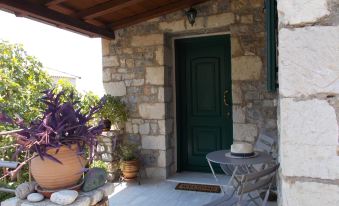 Verga Stone Haven - Seafront Waves' Embrace