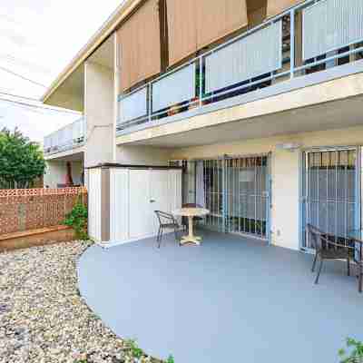Modern Cozy Retreat Stylish Stay with Patio & Parking Hotel Exterior