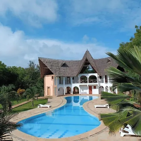 Raquel's Bliss Hotel Diani