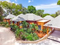 Casa Catarata 3 Bedroom Home by Redawning