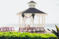 Sunshine Suites Resort
