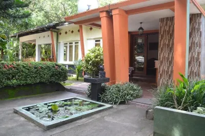 Wood Side Tour Inn Hotels in Миннерия