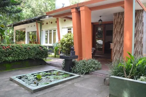 Wood Side Tour Inn Hotels in Giritale