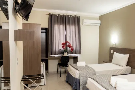 Astor Hotel Отели рядом с достопримечательностью «Chácara panorama»