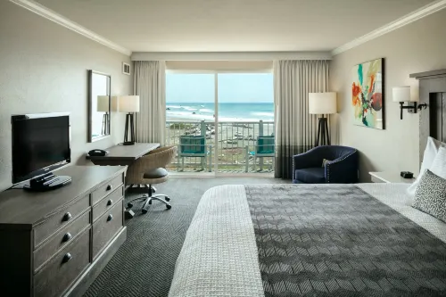 Beachfront Inn Hotels in Smith River