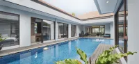 Kirei Mountain View Villa 7 Bedrooms with a Private Swimming Pool فنادق في Cimenyan