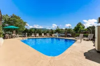 Quality Inn Downtown - Pools