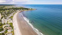 New Home! Sleeps 10 4Bdrm/4Bath Private Lot- Jenness Beach Gem!