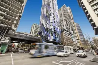 Trendy 2-Bedroom Stay in Melbourne CBD