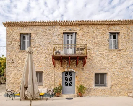 Traditional Luxury Villa Retreat in Pidasos Hotels in Pylos