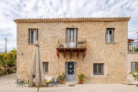 Traditional Luxury Villa Retreat in Pidasos Hoteles en Pylos